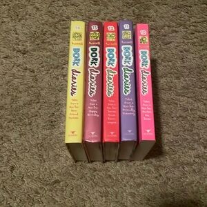 5 Dork diaries books